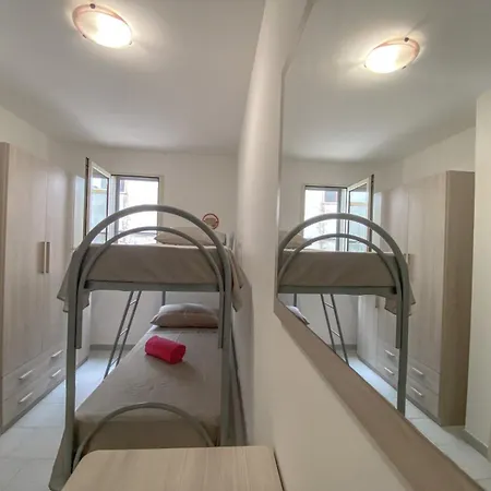 Comodo A 50 Mt Dalla Di Pescoluse *